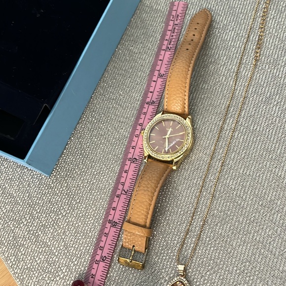 Bella & Rose Watch and Necklace Set - new in box - Picture 8 of 10